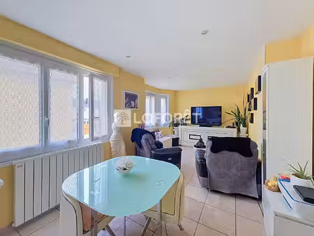 agon-coutainville : 2 pièces en hyper-centre  à deux pas de la plage !