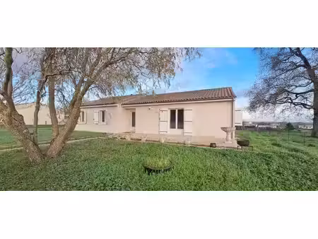plain pied 3 chambres terrain 970m² 79220 champdeniers
