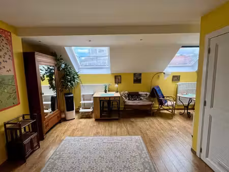st gilles/louise : joli studio meublé toutes charges inclues