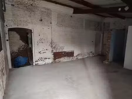 atelier de stockage + parking privé pas de porte de garage