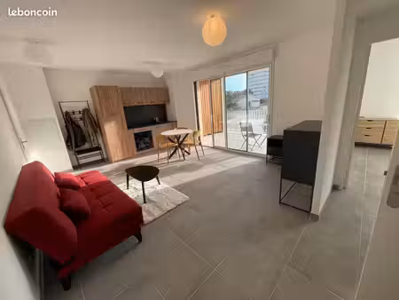 appartement t2 meublé quasi neuf - terrasse et parking couvert