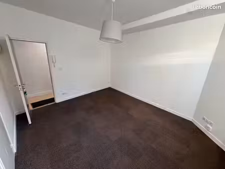 studio hypercentre 11 rue dobrée - 18m2 - 420 euros cc