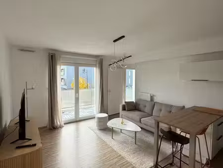 charmant t2 cosy et lumineux avec balcon et parking – sautron centre