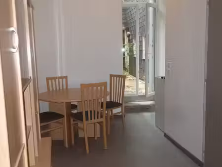 t1 33 m² quartier cathédrale meubles et vaisselle