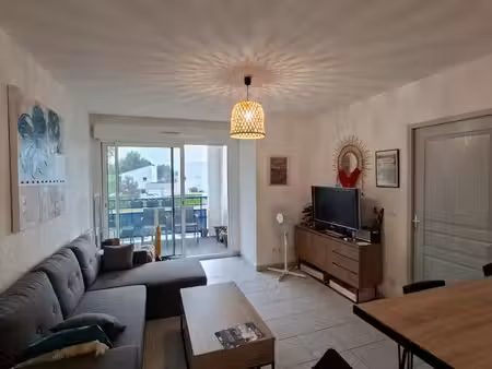 appartement avec balcon et parking/ idéal semaine (lun-ven)