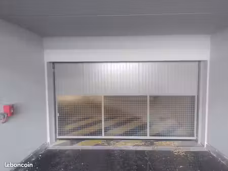loue garage / box de 15m2 avec électricité dans résidence neuve sécurisée