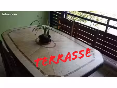 t2 à l année location
