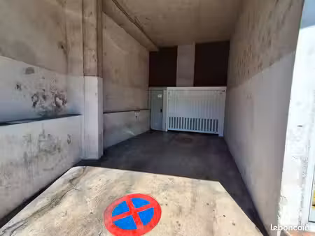 parking souterrain sécurisé  charge comprise  disponible immédiatement