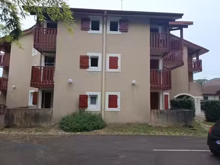 studio coeur de ville en rez de chaussee avec terrasse