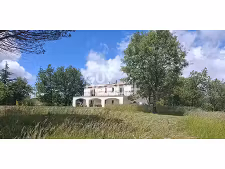 vaste maison et dépendance sur terrain clos