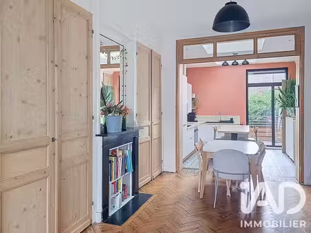 maison à croix (59170)