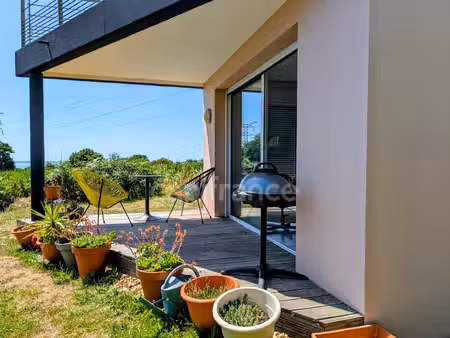 appartement  jouissance exclusive du jardin privatif  vue sur rade  petite copropriété en.