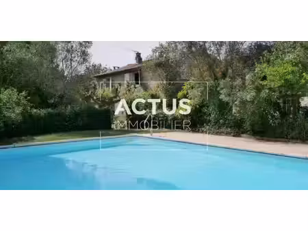 maison avec piscine et terrasse lamanon (13)