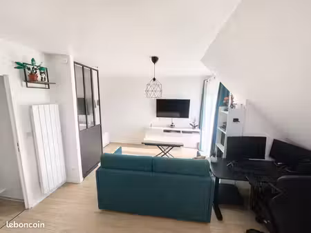 studio lumineux avec balcon – villenoy (77124)