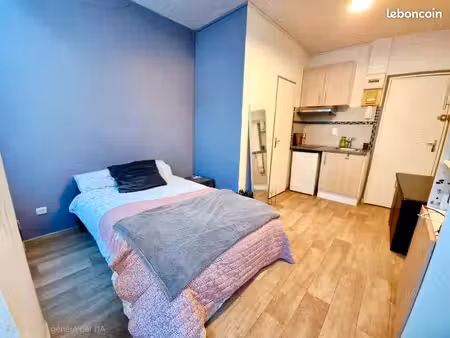 studio meublé (bail en vide) - hypercentre chambéry - rue piétonne