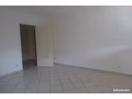 a louer beau 3 pièces climatisé