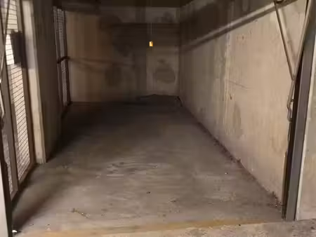 loue garage fermée box 13m2