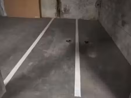parking / emplacements moto sécurisés avec ancrage — centre-ville / gare chambéry