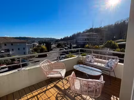 a louer-agréable t2 meublé avec terrasse  parking et piscine-agen