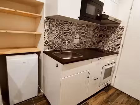 studio meublé 18m2 centre-ville de saint-maximin