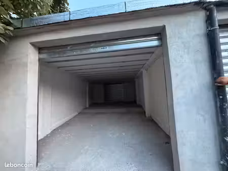 loue garage box 50m2 sécurisé