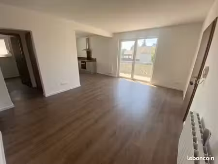 3 pièces 66m2 balcon à louer