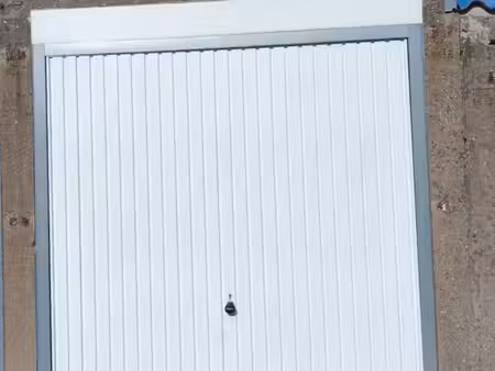 loue garage/box 20 m2