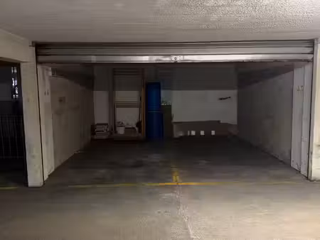 box fermé dans parking sécurisé