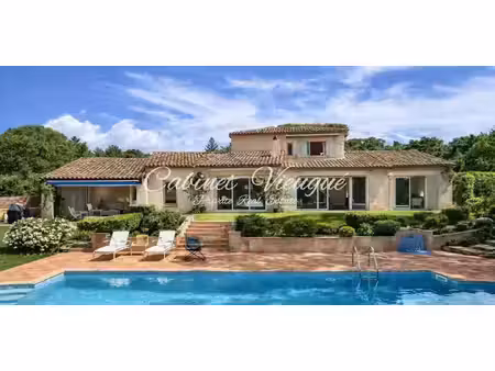 villa avec piscine en bord de mer grimaud (83)