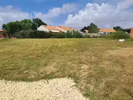 vente terrain 648 m² à breuillet (17920)  95 000 €