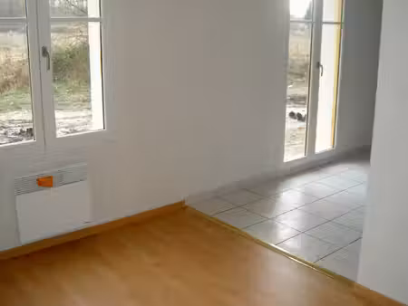 a louer à mios un appartement type 1 de 27 m2 en rdc avec ja