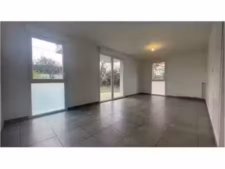 location appartement 3 pièces 61 m² à pechbonnieu (31140)
