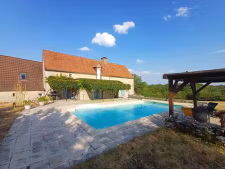 secteur gramat  maison de caractère du xixe siècle avec piscine  dépendances et grange réh