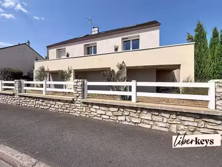 maison familiale t6 de 183 m2 situé à ruaudin dans un quartier résidentiel