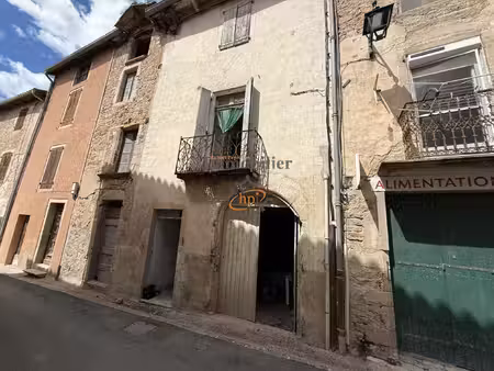 maison de village de caractère avec remise.