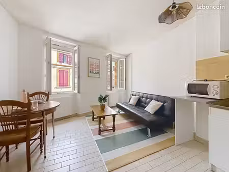 t2 meublé en duplex - rue victor hugo