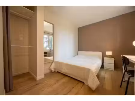 location meublée appartement 5 pièces 70 m² à talence (33400)  600 €