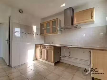 location appartement 4 pièces 69.89 m² à châteauneuf-sur-loire (45110)  664 €