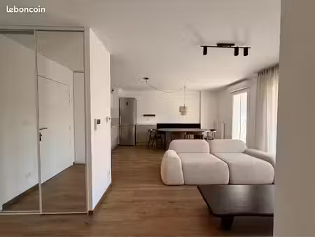 t3 meublé 68 m² — terrasse 12 m² — box fermé — proche gare
