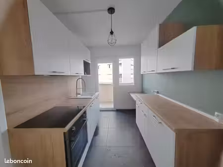 appartement 2 chambres avec balcon et parking