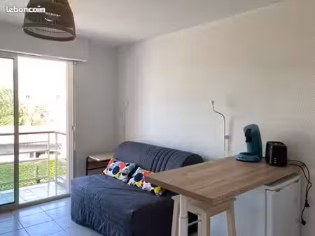studio à louer à l'année (avec place parking privé)