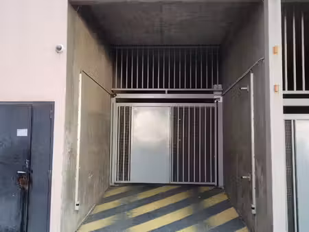 à louer – garage fermé – 14 m²