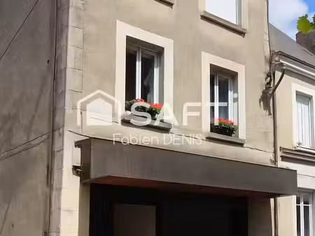 immeuble avec local commercial et appartement – centre-ville de contres