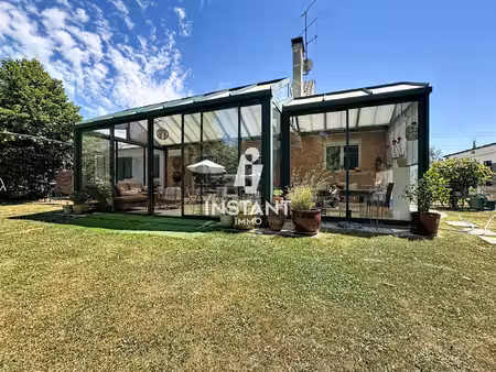 maison d'exception avec jardin et véranda