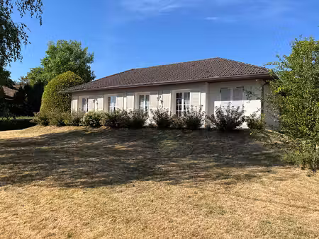 pavillon plain pied avec beau jardin
