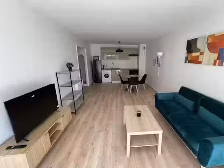 location meublée appartement 2 pièces 46 m² à courbevoie (92400)  1 500 €