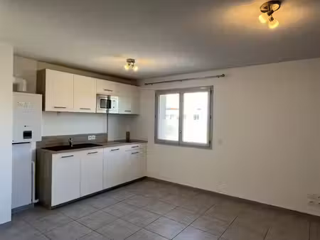 a louer t2 dans immeuble recent centre de bourgoin