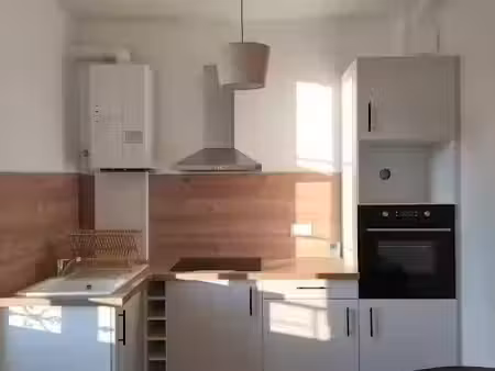 location meublée appartement 3 pièces 52 m² à montmorillon (86500)  575 €
