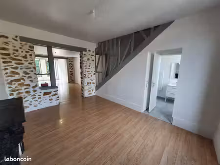 loue t3 en duplex 75 m² avec cave privative et jardin commun