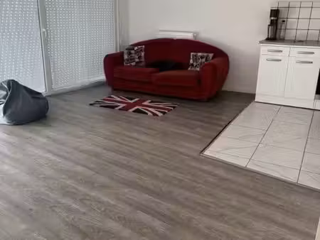 t3 récent de 61 m² avec balcon et parking – lille vauban